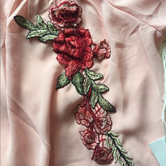 NWT Live 4 Truth Women's Off Shoulder Rose Blouse - Picture 2 of 2